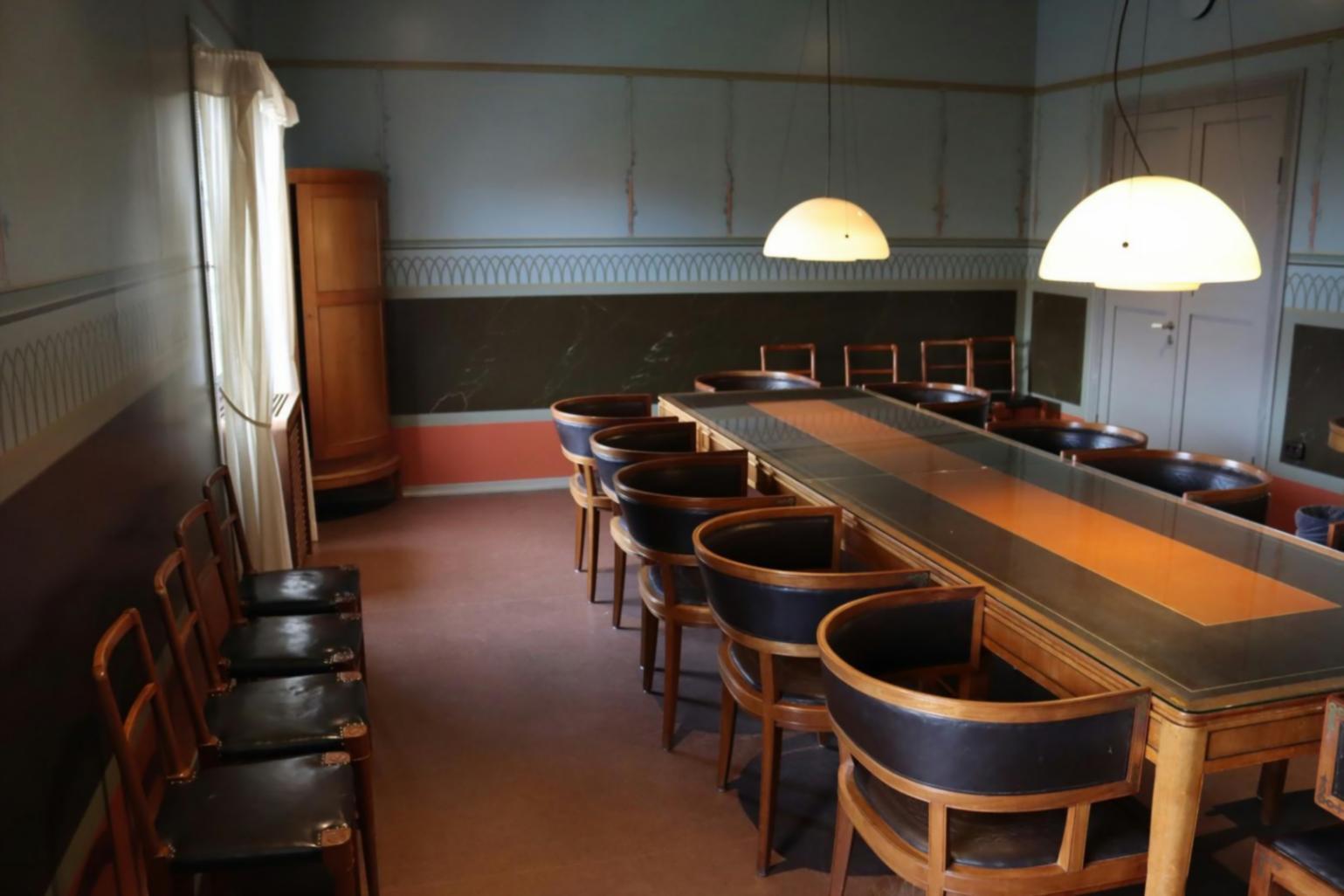 Теоретические занятия по анатомии и технике работы с бровями